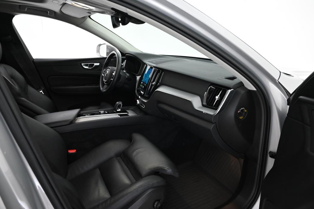 VOLVO XC60 2023