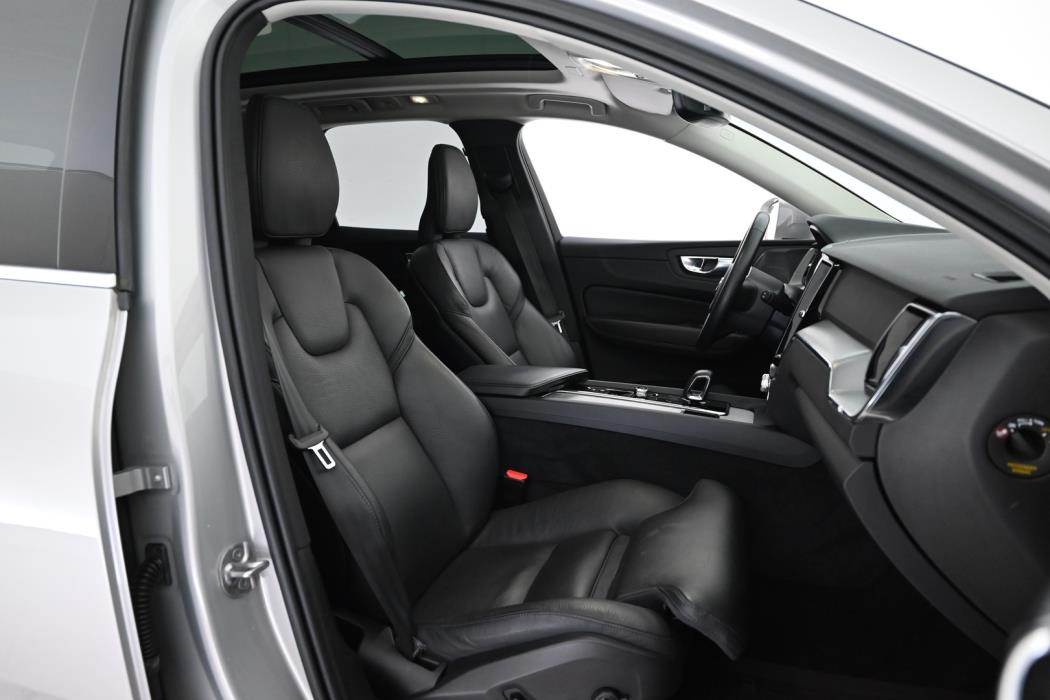 VOLVO XC60 2023