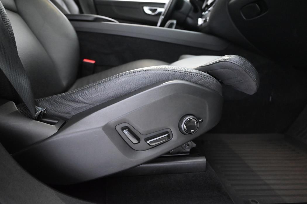 VOLVO XC60 2023