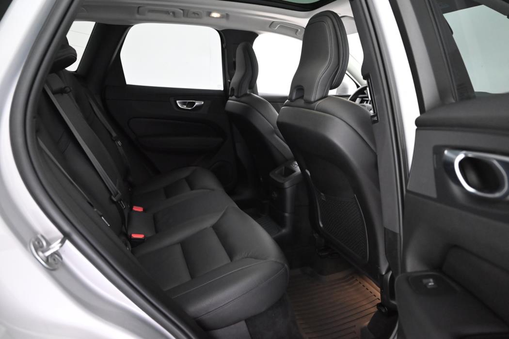 VOLVO XC60 2023