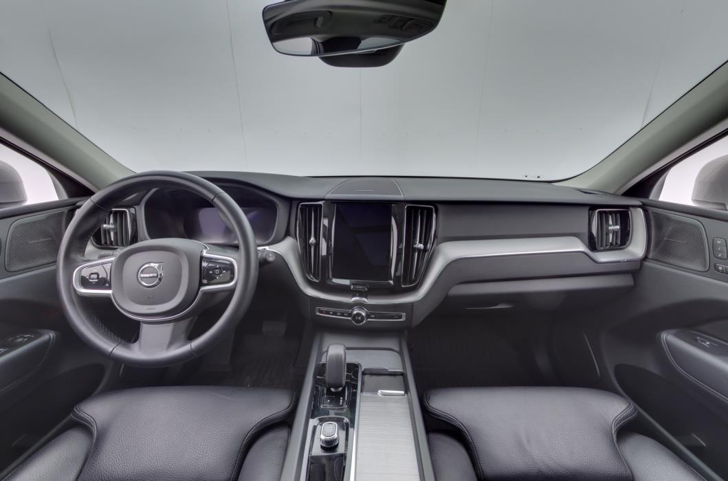 VOLVO XC60 2023