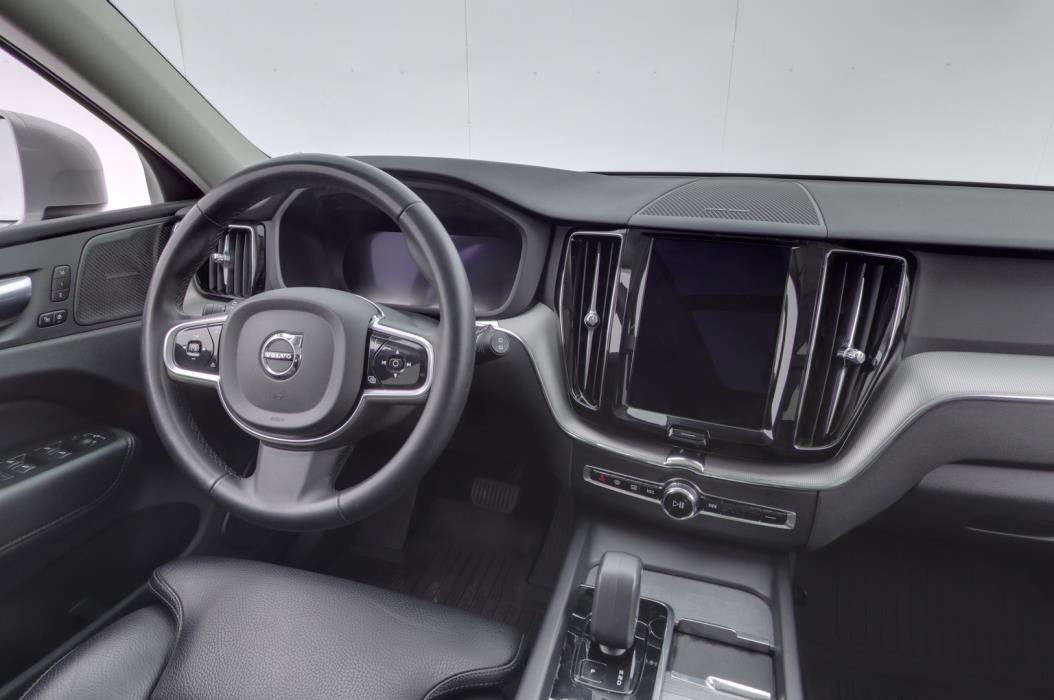 VOLVO XC60 2023