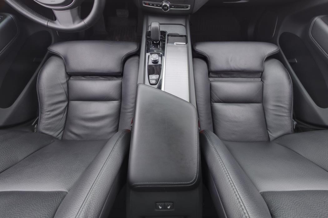 VOLVO XC60 2023
