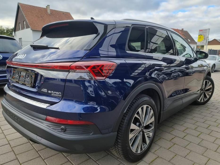 AUDI Q4 e-tron 2022