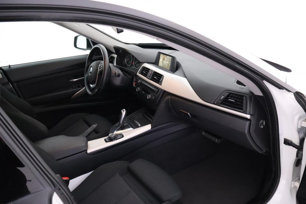 BMW 320 Gran Turismo 2016