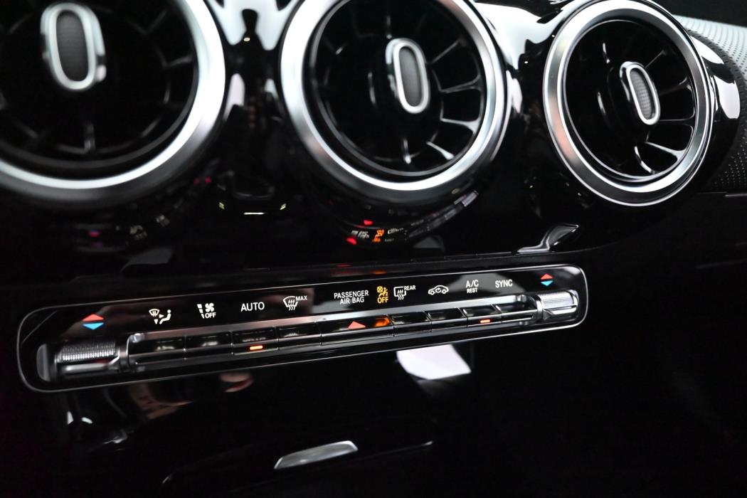 MERCEDES-BENZ A 2020