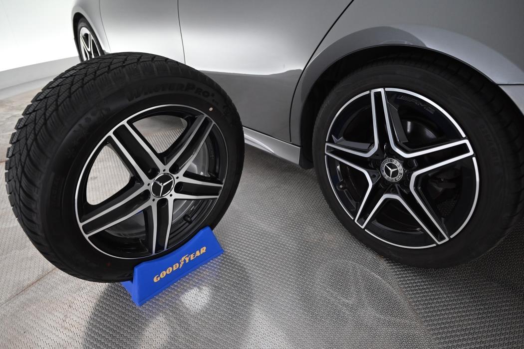 MERCEDES-BENZ A 2020