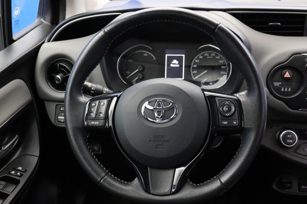 TOYOTA Yaris 2019