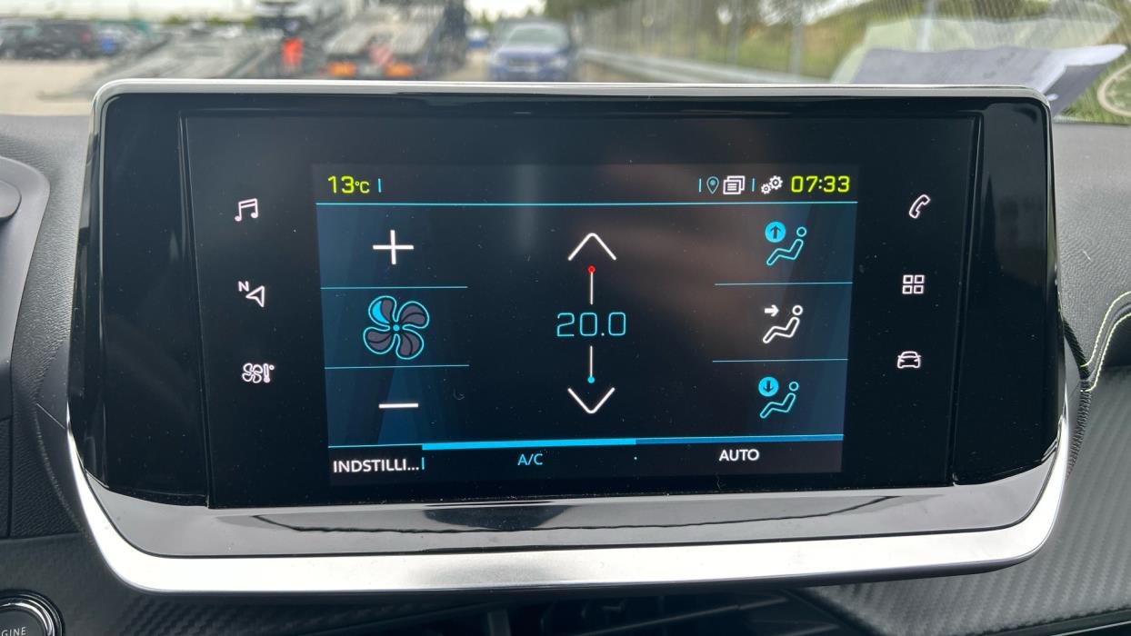 PEUGEOT e-208 2023