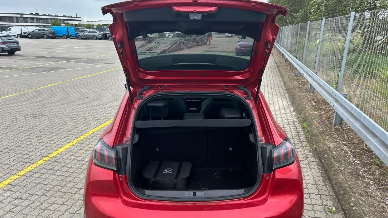 PEUGEOT e-208 2023
