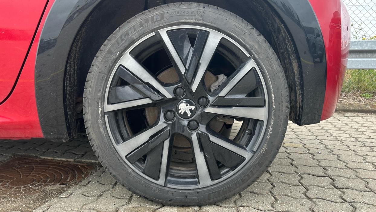 PEUGEOT e-208 2023