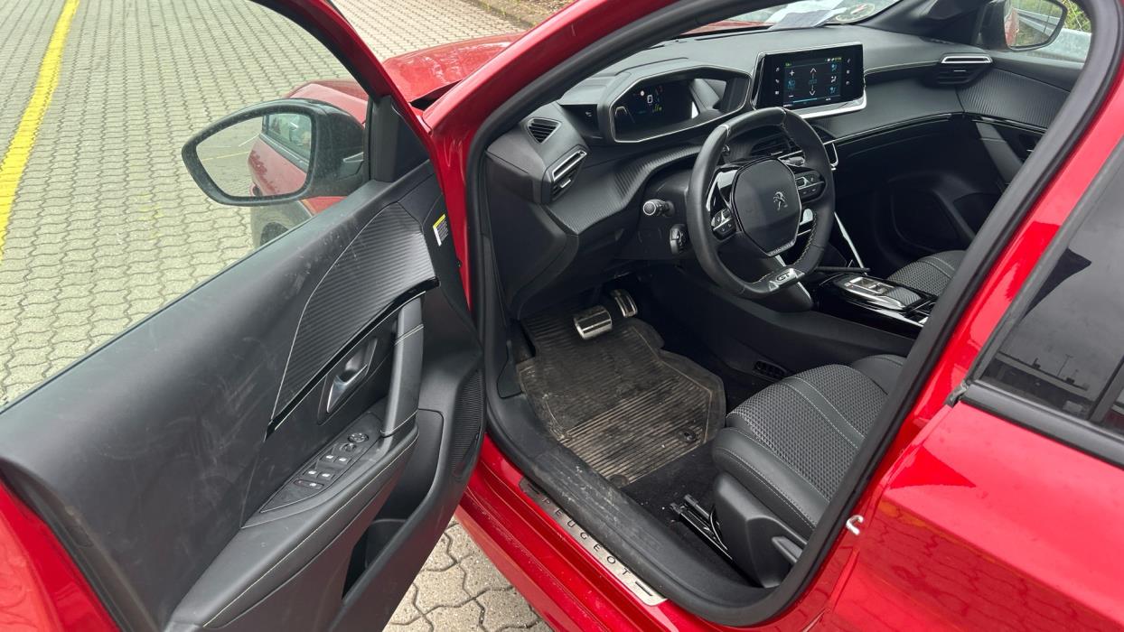 PEUGEOT e-208 2023