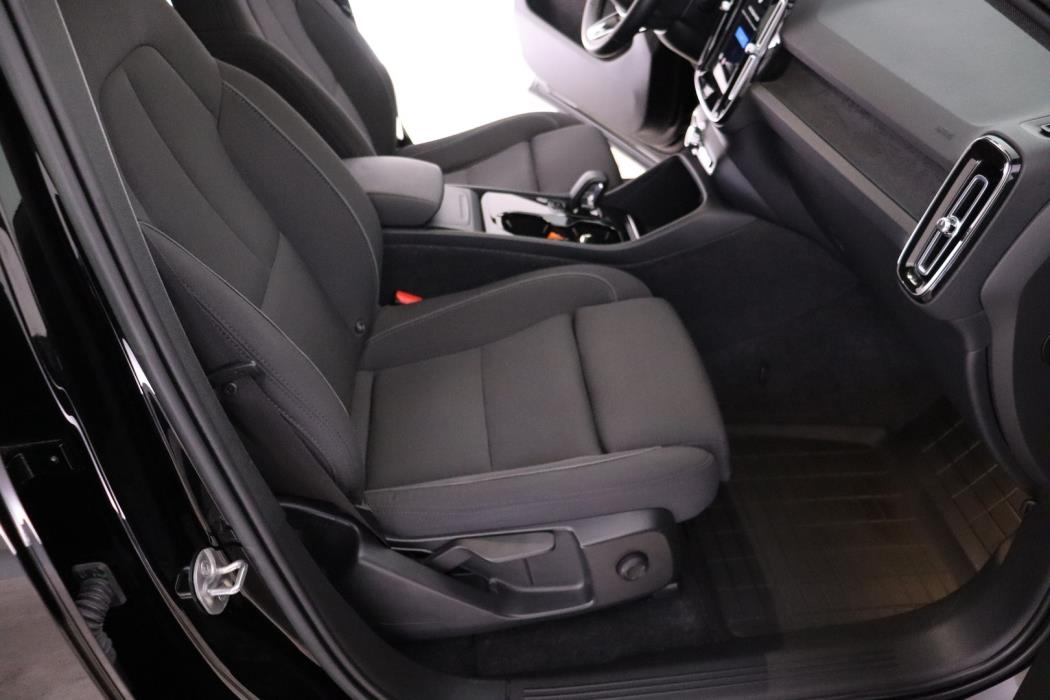 VOLVO XC40 2023