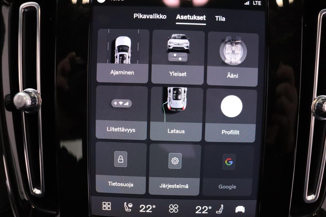VOLVO XC40 2023