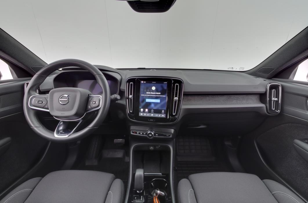VOLVO XC40 2023