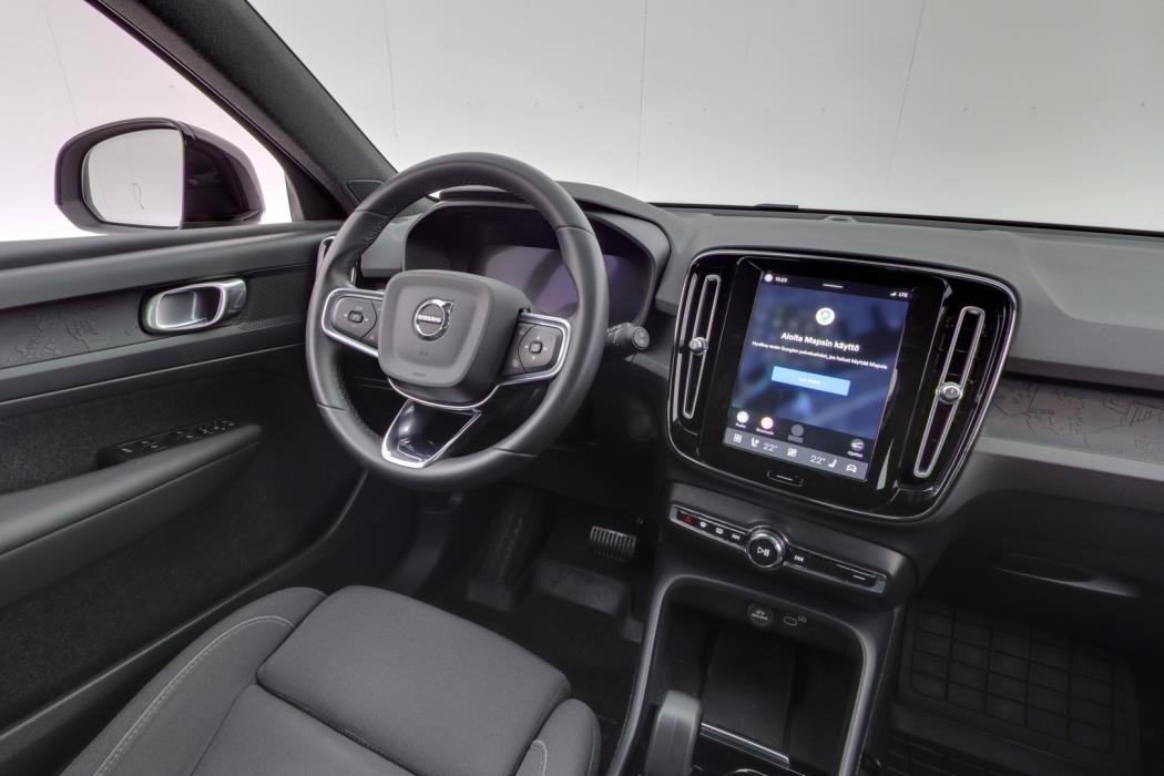 VOLVO XC40 2023