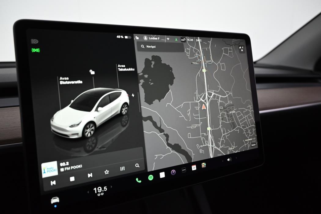 TESLA Model Y 2024