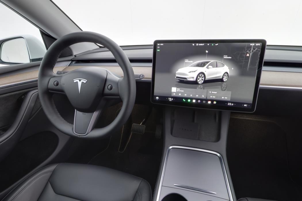 TESLA Model Y 2024