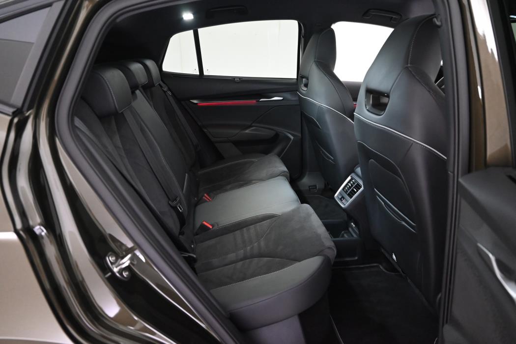 SKODA Enyaq 2025