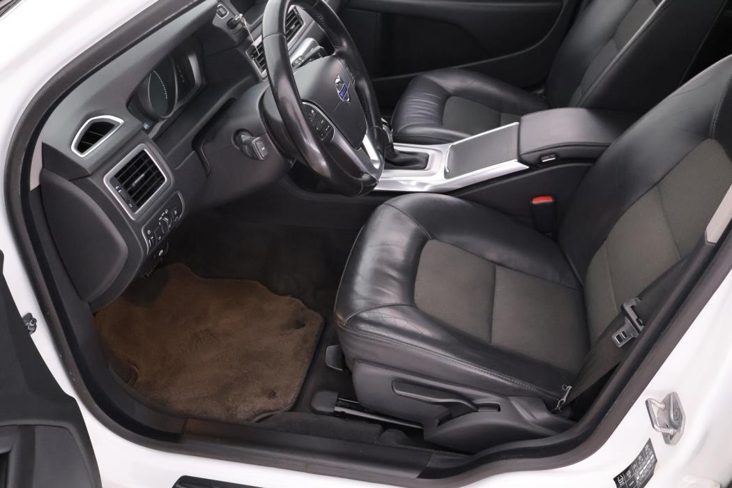 VOLVO V70 2015