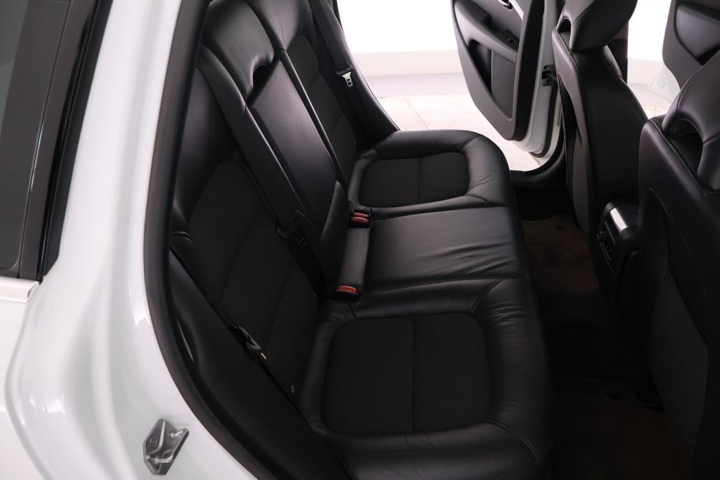 VOLVO V70 2015