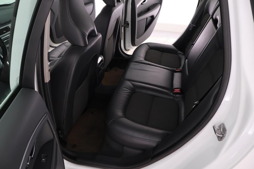 VOLVO V70 2015