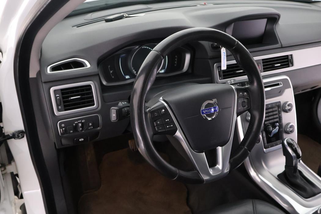 VOLVO V70 2015