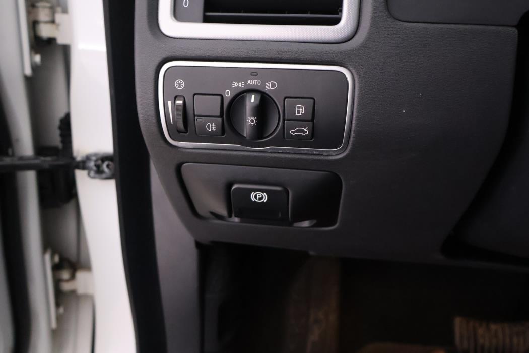 VOLVO V70 2015