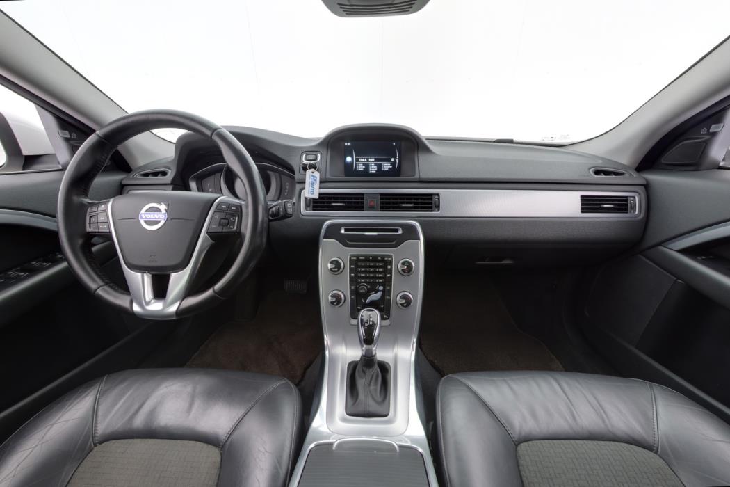 VOLVO V70 2015