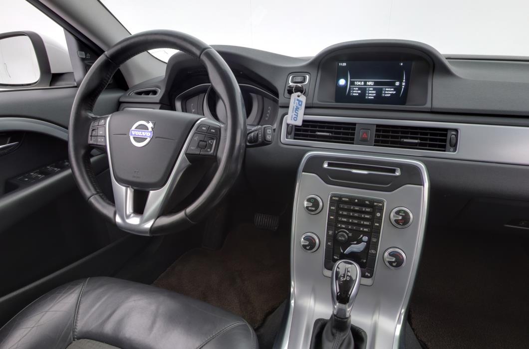 VOLVO V70 2015