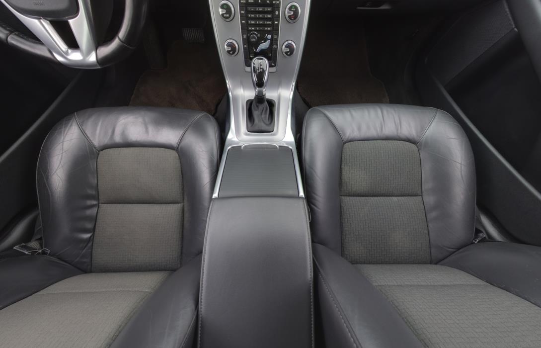 VOLVO V70 2015