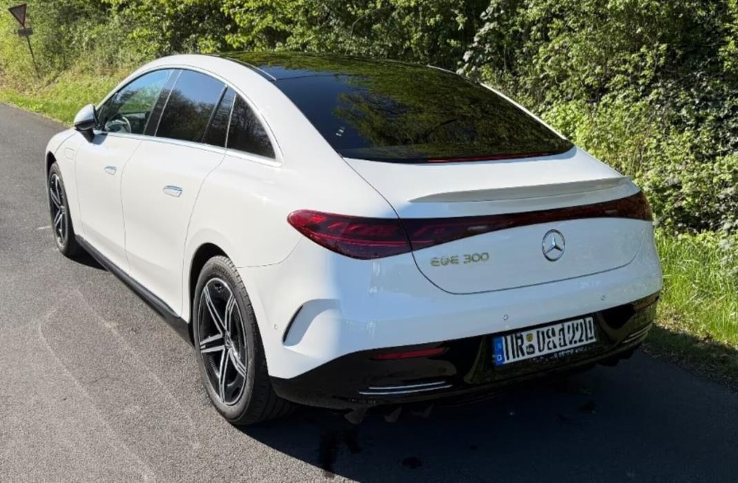MERCEDES-BENZ EQE 2023