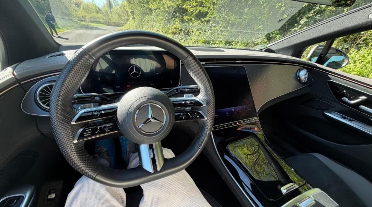 MERCEDES-BENZ EQE 2023