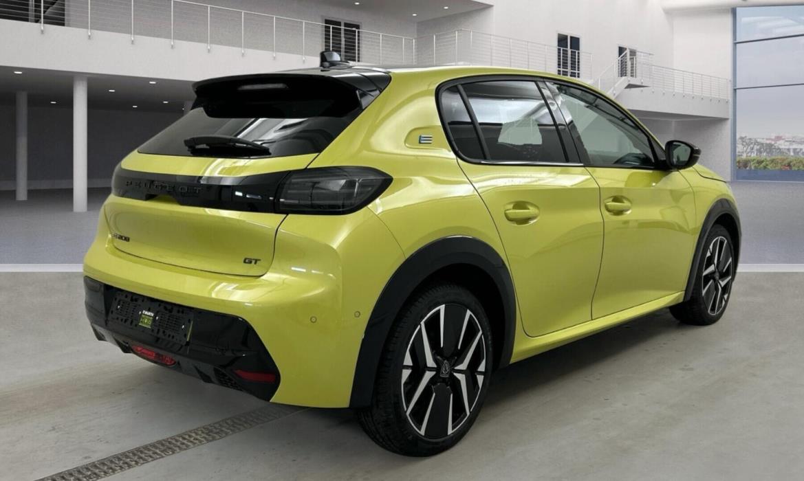 PEUGEOT e-208 2025