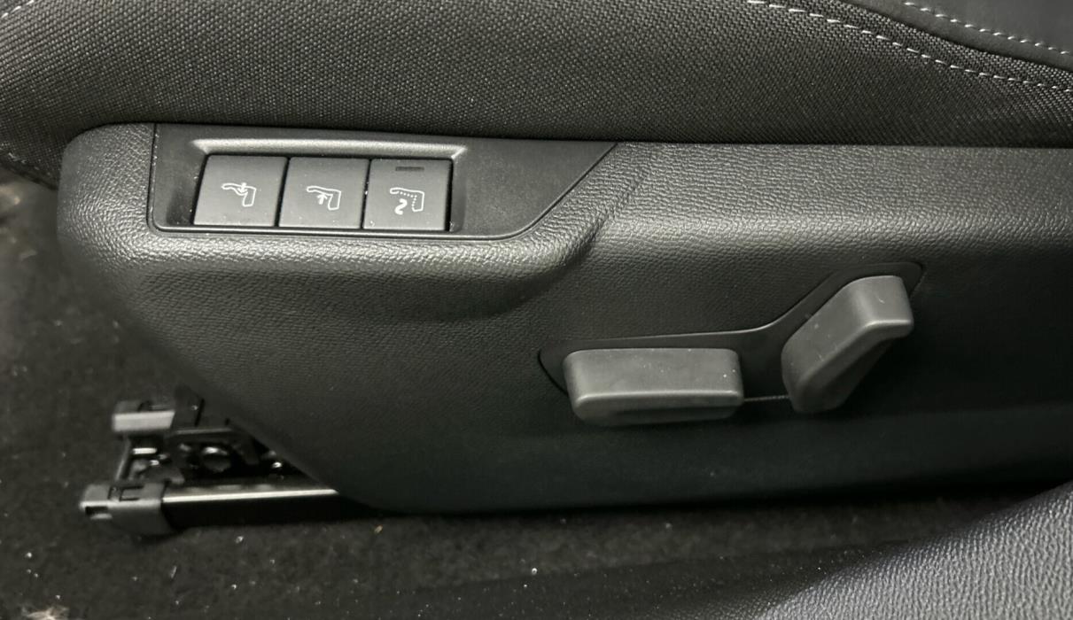 PEUGEOT e-208 2025