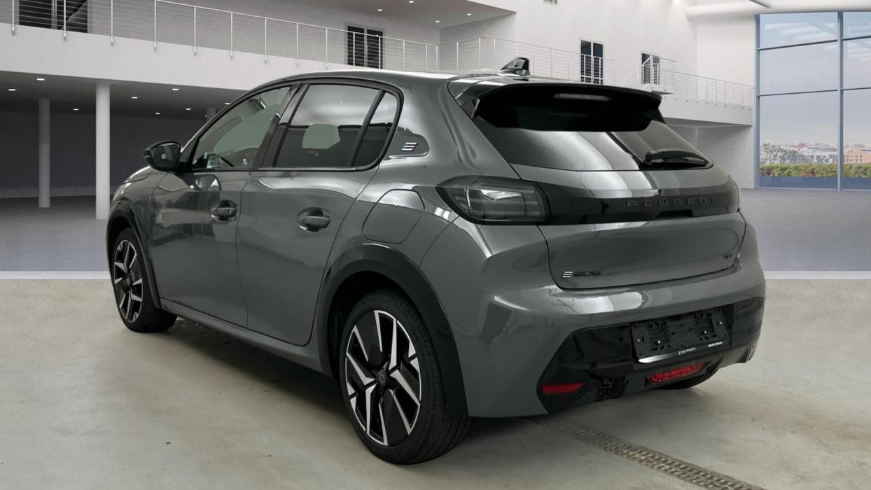 PEUGEOT e-208 2025