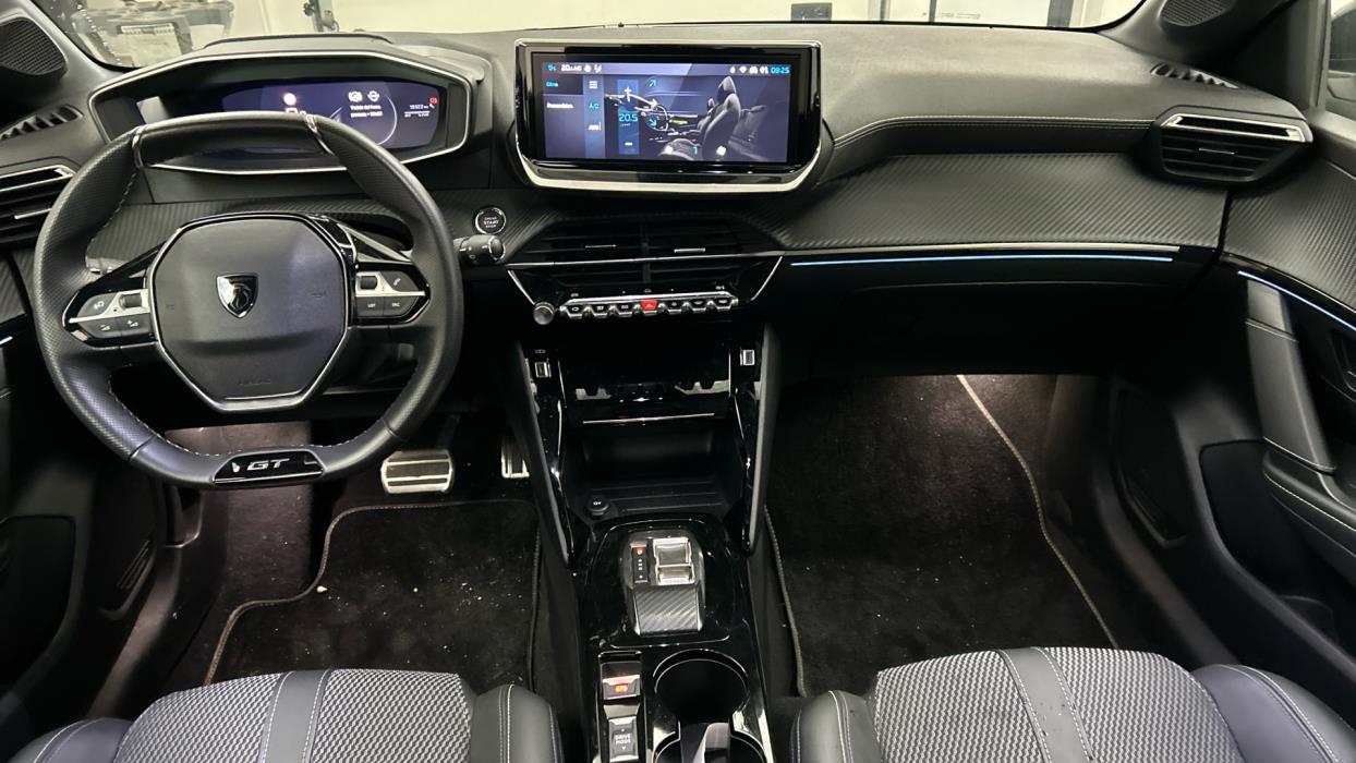 PEUGEOT e-208 2025