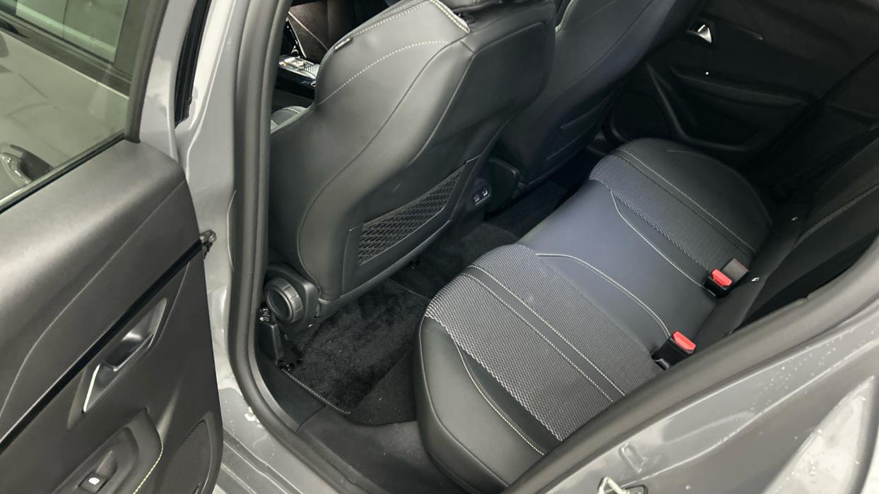 PEUGEOT e-208 2025