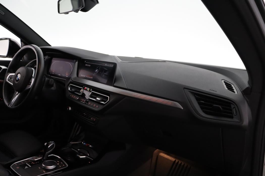 BMW 218 2024