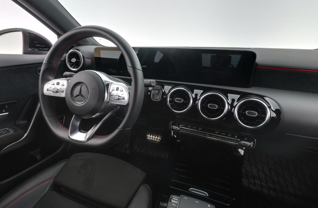 MERCEDES-BENZ A 2021