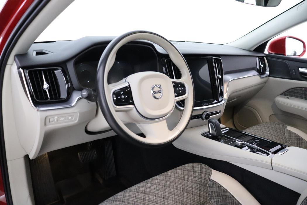 VOLVO V60 2020