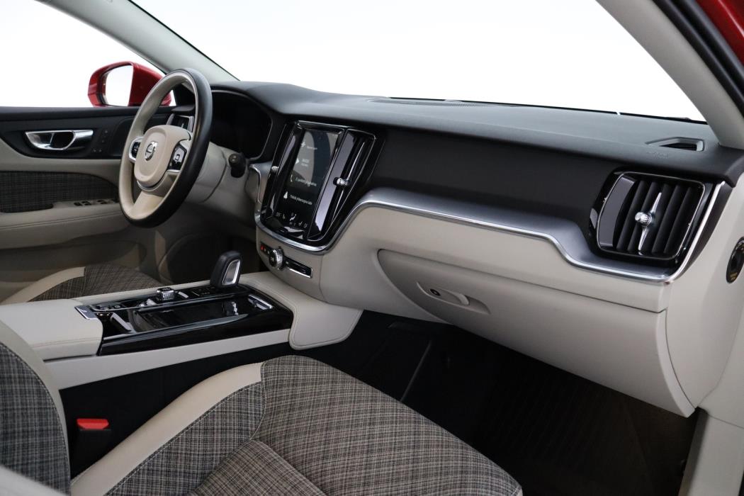 VOLVO V60 2020