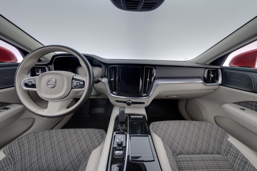 VOLVO V60 2020