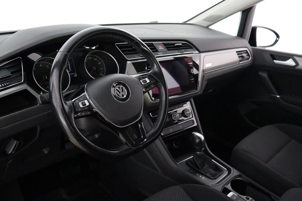 VOLKSWAGEN Touran 2017