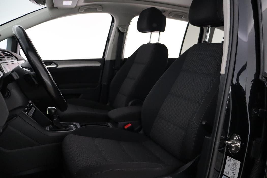 VOLKSWAGEN Touran 2017