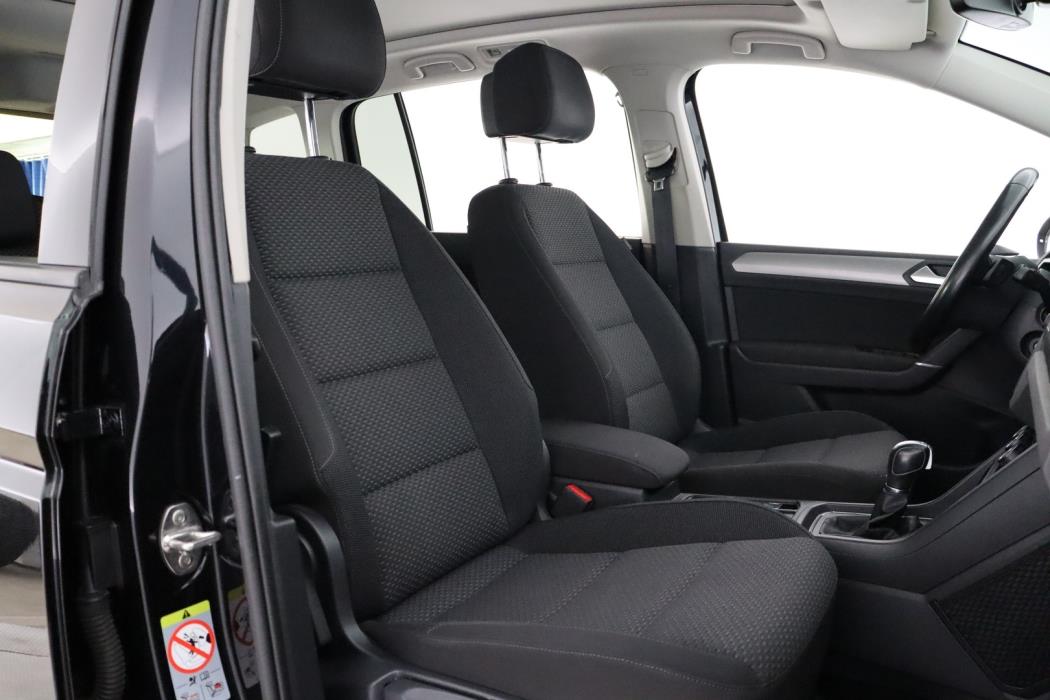 VOLKSWAGEN Touran 2017