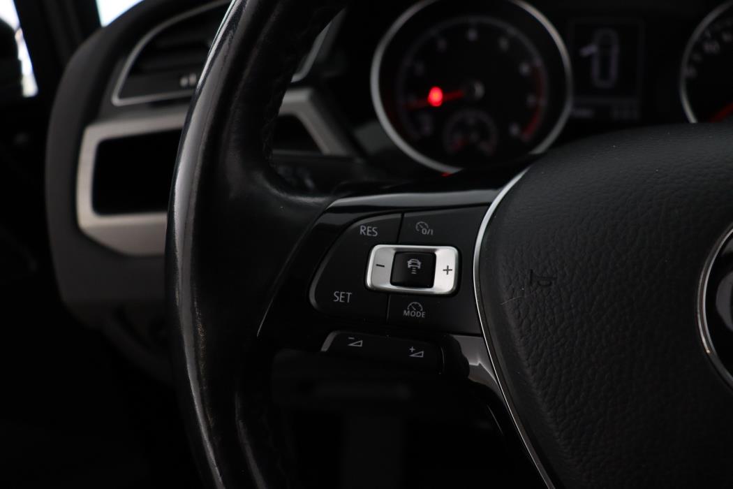 VOLKSWAGEN Touran 2017