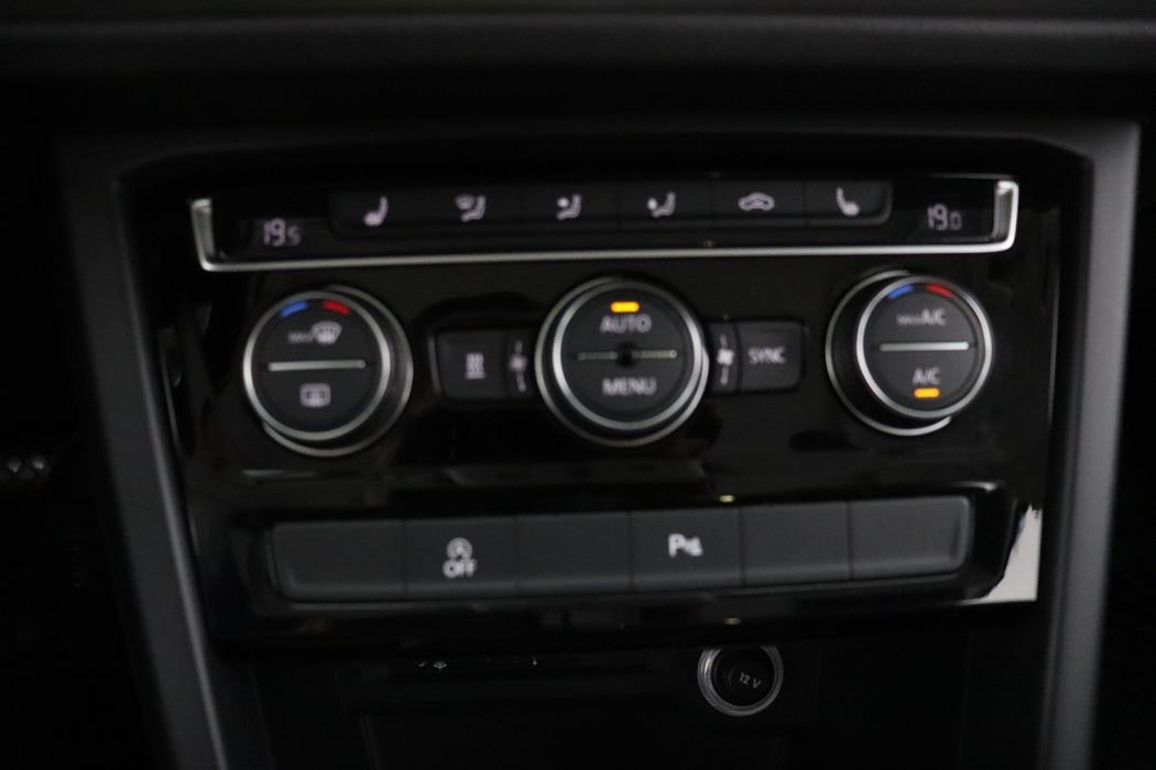 VOLKSWAGEN Touran 2017