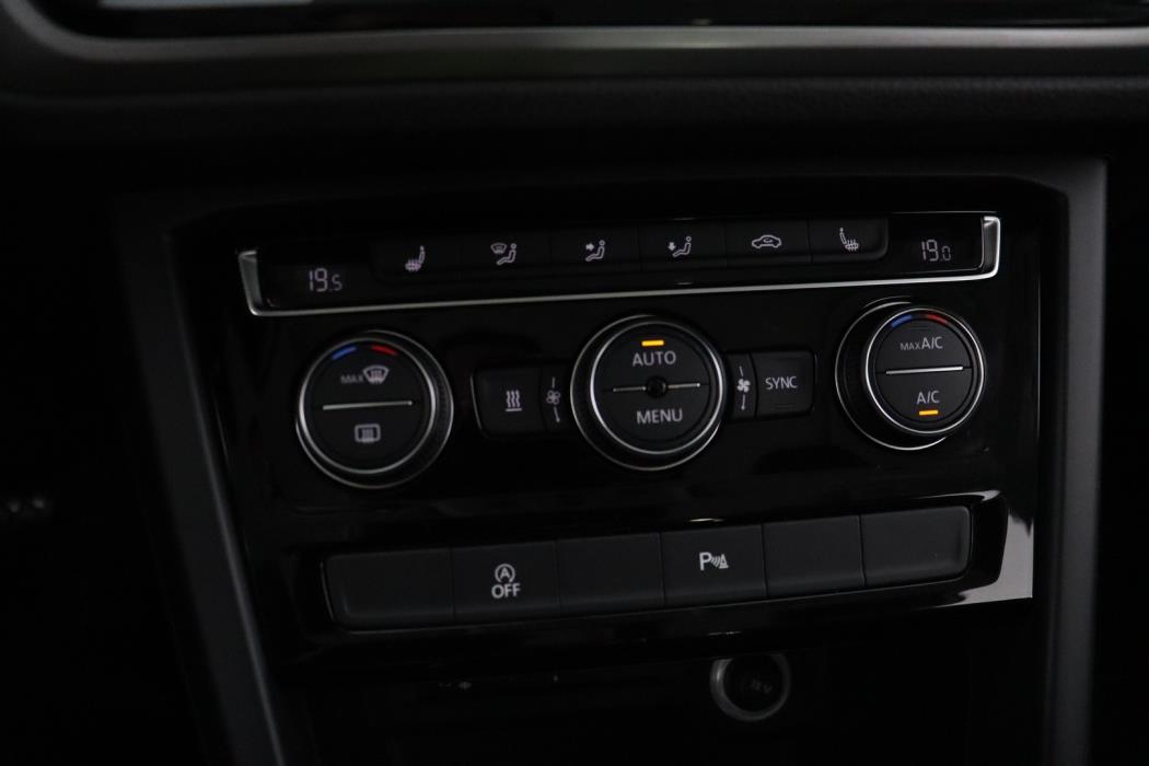 VOLKSWAGEN Touran 2017