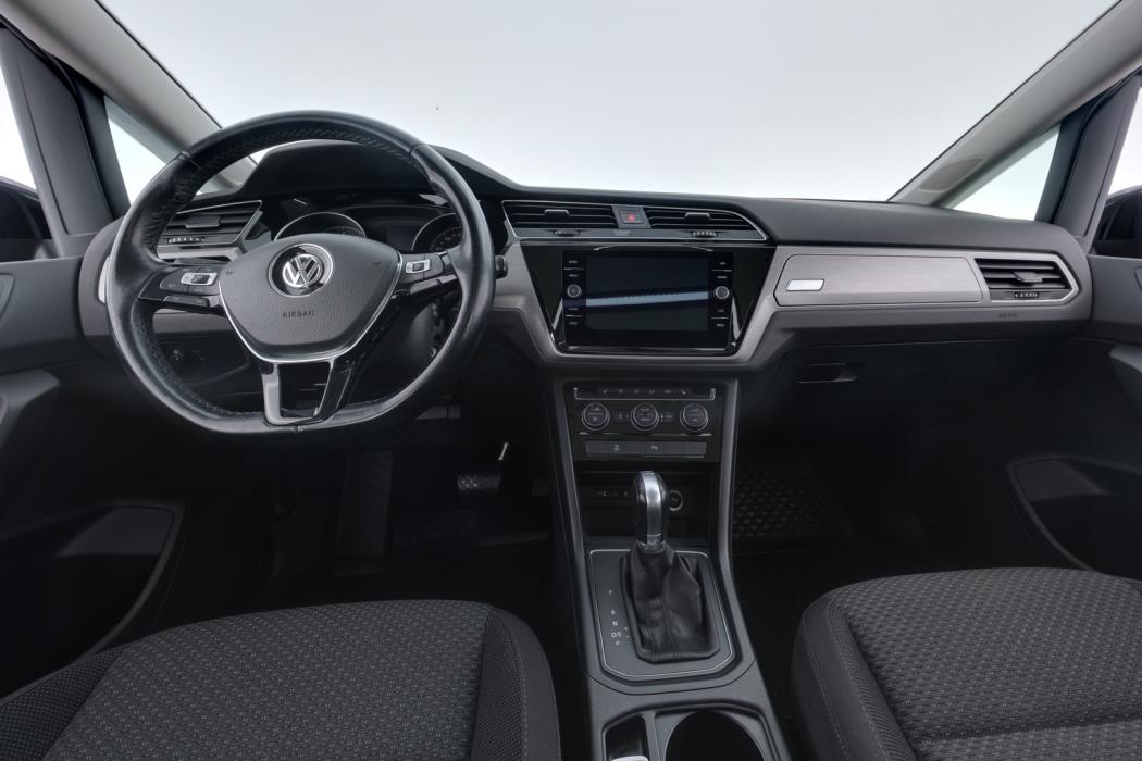 VOLKSWAGEN Touran 2017